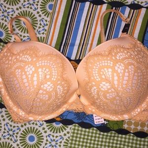 NWT Victoria’s Secret Push Up Bra 32DD $62.50